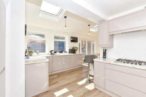 Tudor End, Kennington, Ashford, Kent 3 bed detached house for sale