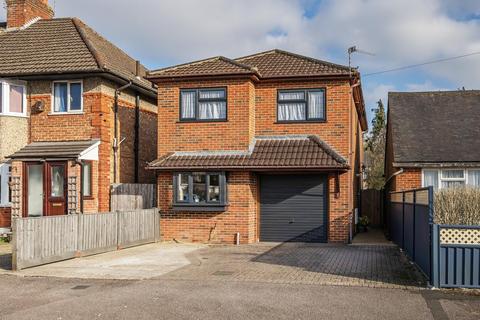 Mead Road, Chandler's Ford, Eastleigh 3 bed detached house for sale