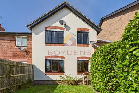 Stable Close, Colchester CO3 2 bed apartment for sale