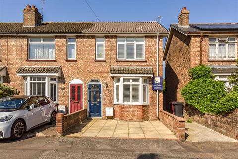 Winden Avenue, Chichester 2 bed end of terrace house for sale