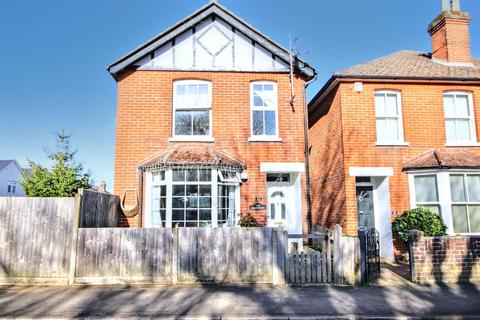Grays Road, Godalming 3 bed detached house for sale
