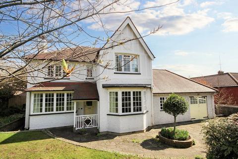 Woodcote Grove Road, Coulsdon CR5 4 bed detached house for sale
