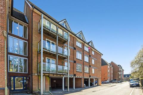 The Lamports, Alton, Hampshire 2 bed flat for sale