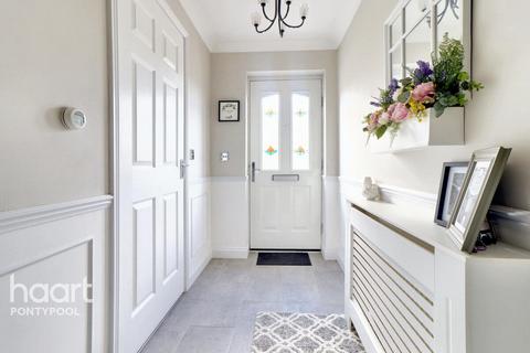 Avalon Place, Pontypool 3 bed detached house for sale