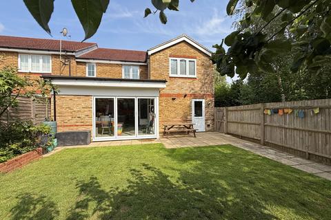 Birch Way, Hassocks, West Sussex, BN6... 4 bed semi