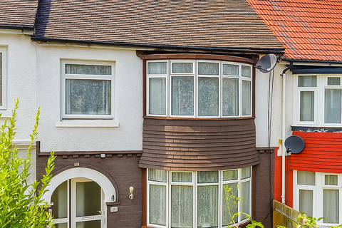 Howard Avenue, Rochester 3 bed terraced house for sale