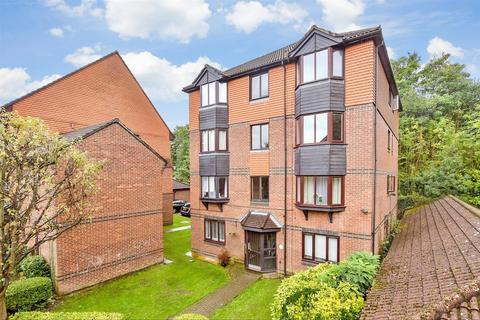 Turnpike Lane, Sutton, Surrey 2 bed ground floor flat for sale