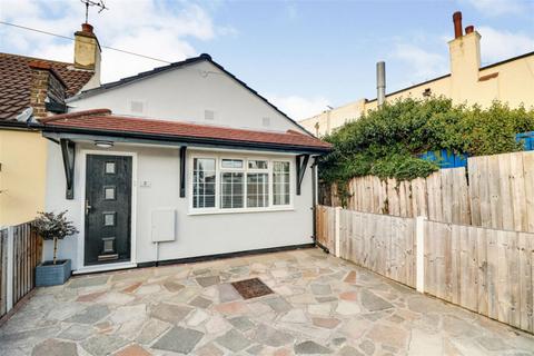 Flemming Crescent, Leigh