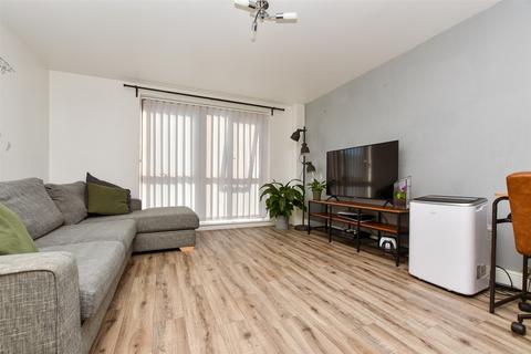 Tomlin Court, Crawley RH10 2 bed flat for sale