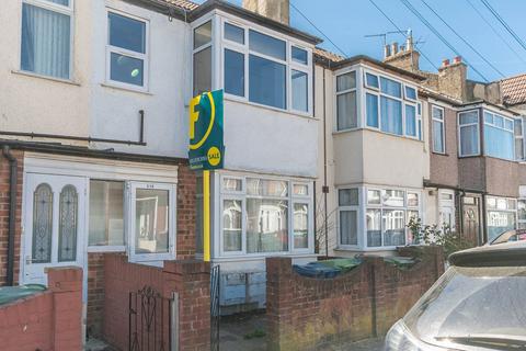 Grant Road, Wealdstone, Harrow, HA3 1 bed flat for sale