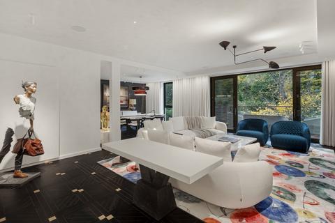 Campden Hill, London W8 3 bed apartment for sale