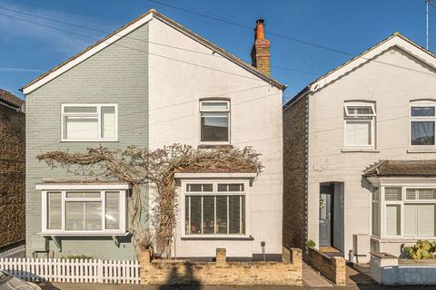 Binfield Road, West Byfleet KT14 2 bed house for sale