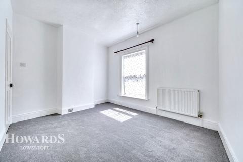 Love Road, Lowestoft 3 bed terraced house for sale