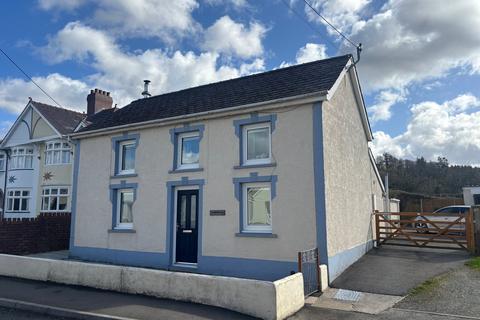 Llanybydder, Llanybydder, SA40 3 bed detached house for sale