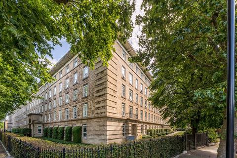 Bromyard Avenue, London W3 2 bed flat for sale