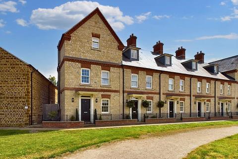 Moat Lane, Towcester, NN12 4 bed end of terrace house for sale