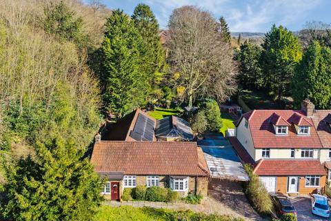 Rayners Avenue, High Wycombe HP10 4 bed detached bungalow for sale