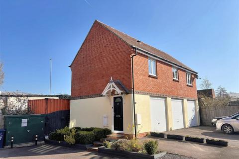 Oake Woods, Gillingham 1 bed coach house for sale