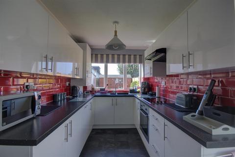 Estridge Way, Tonbridge TN10 3 bed semi