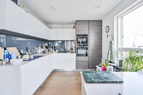 Kidbrooke Park Road, Kidbrooke... 2 bed flat for sale