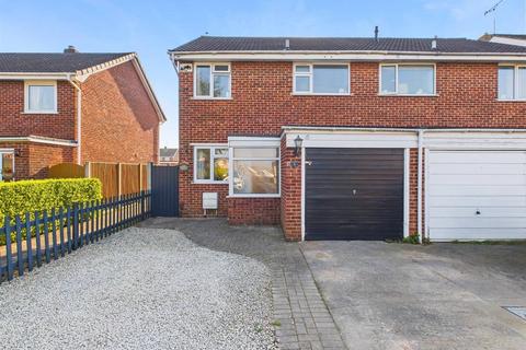 Crispin Close, Longlevens, Gloucester 3 bed semi