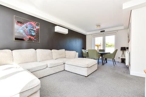 Bayhams Field, Sharpthorne RH19 3 bed detached bungalow for sale