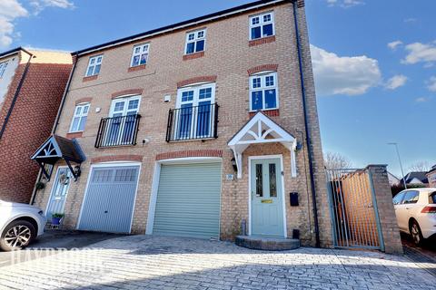 4 bedroom semi-detached house for sale