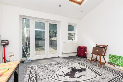 Old Road, Chatham, Kent 1 bed apartment for sale