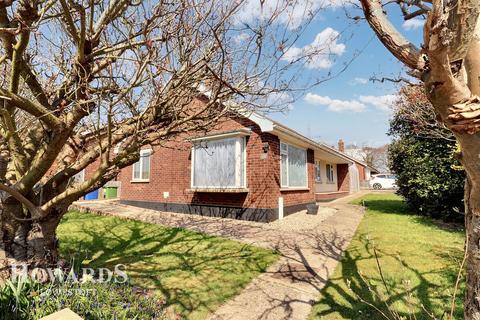 Hollingsworth Road, Lowestoft 3 bed detached bungalow for sale