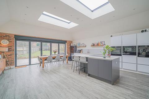 Lodge Road, Knowle, B93 4 bed semi