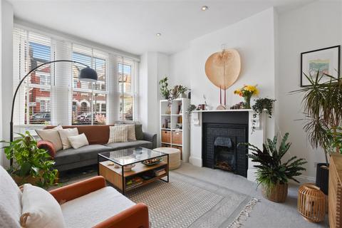 Leghorn Road, Willesden Junction, London 2 bed flat for sale