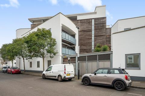 Lanesborough Court, Chillingworth... 2 bed flat for sale