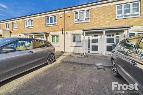 Elvedon Road, Feltham, Middlesex, TW13 2 bed terraced house for sale
