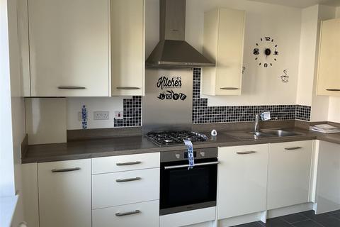 Fern Copse, Great Bookham... 2 bed ground floor maisonette for sale