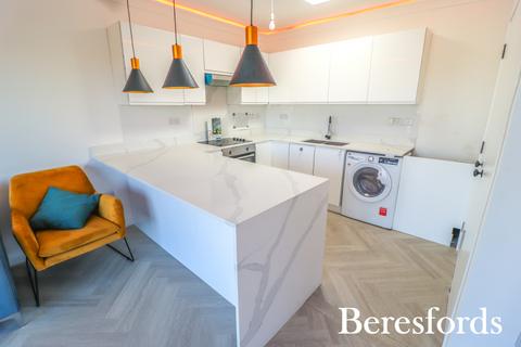 St. Marys Lane, Upminster, RM14 2 bed apartment for sale