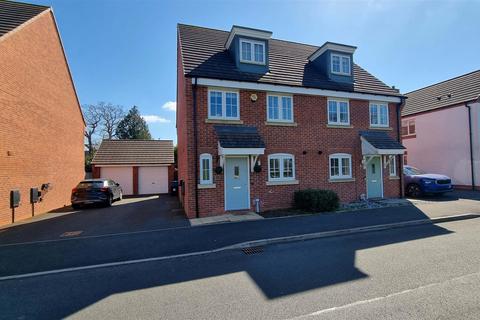 Burnham Road, Wythall 4 bed semi