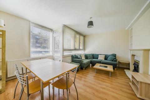Fownes Street, Battersea, London, SW11 3 bed flat for sale