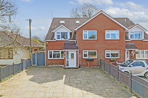 Priory Road, Bicknacre, Chelmsford... 5 bed semi