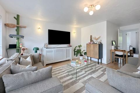 Maple Gate, Loughton IG10 1 bed flat for sale