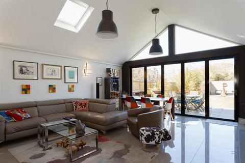 Masons Bridge Road, Redhill 3 bed detached house for sale