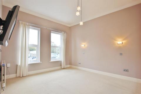 Woodside Road, Bournemouth 2 bed flat for sale