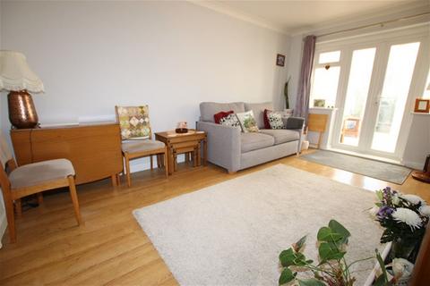 Woodlands Close, Great Clacton... 2 bed semi