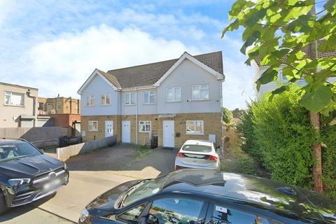 Grasmere Gardens, Ilford IG4 3 bed terraced house for sale