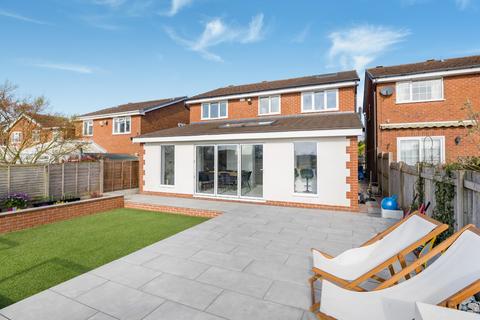 28 Gainsborough Drive, Tamworth 5 bed detached house for sale