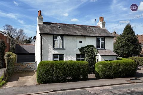 High Road, Watford WD25 4 bed detached house for sale