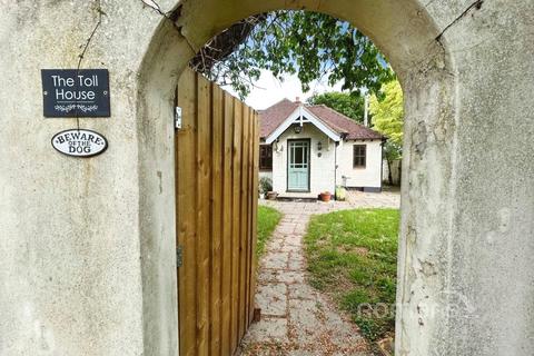 Sutton Road, Cookham, Maidenhead 3 bed bungalow for sale