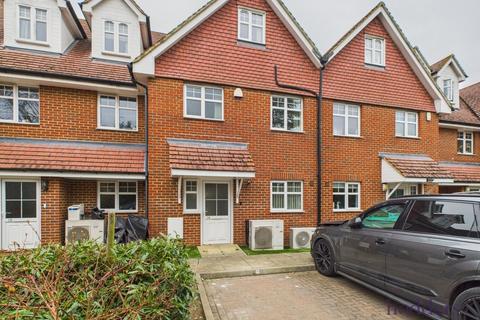 Loxley Close, Byfleet, Surrey, KT14 4 bed terraced house for sale