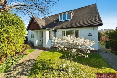 4 Roe Parc, St Asaph, LL17 0LD 4 bed detached house for sale