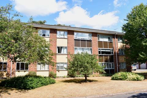 Brockley Combe, Weybridge, KT13 2 bed apartment for sale