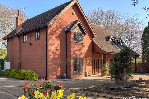 Charles Court, Buckden PE19 5 bed detached house for sale